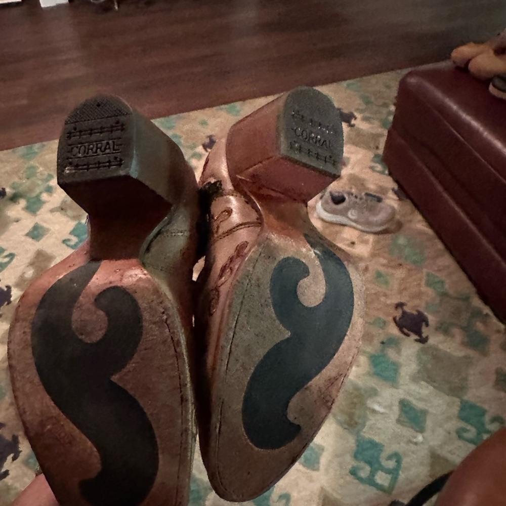 Corral boots size 8 - Picture 2 of 9